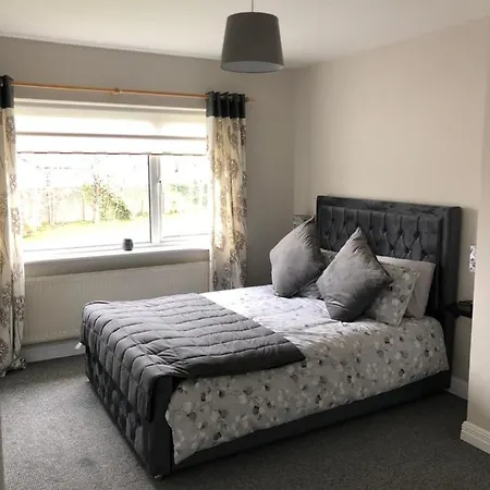 Fraunhill Semesterbostad Swinford